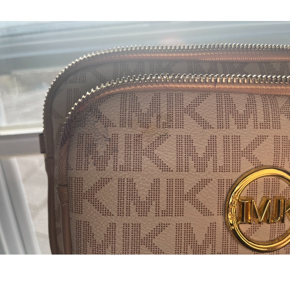 Pouch Micheal Kors (MK) - Picture 2 of 3